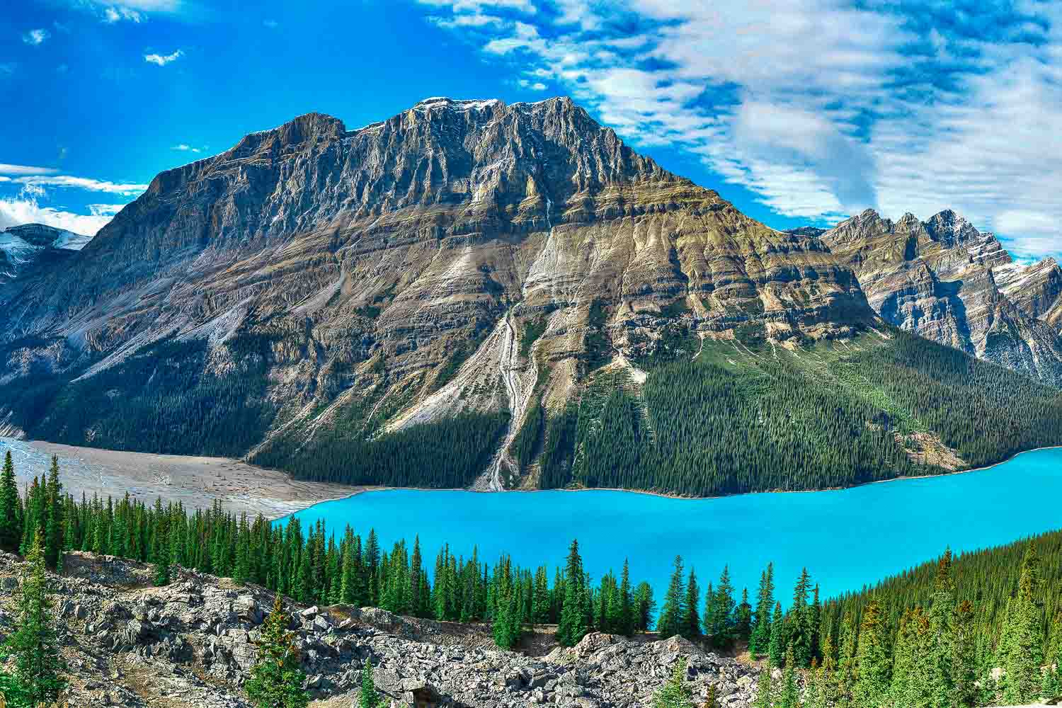 Turquoise lake and mountains in the Canadian Rockies